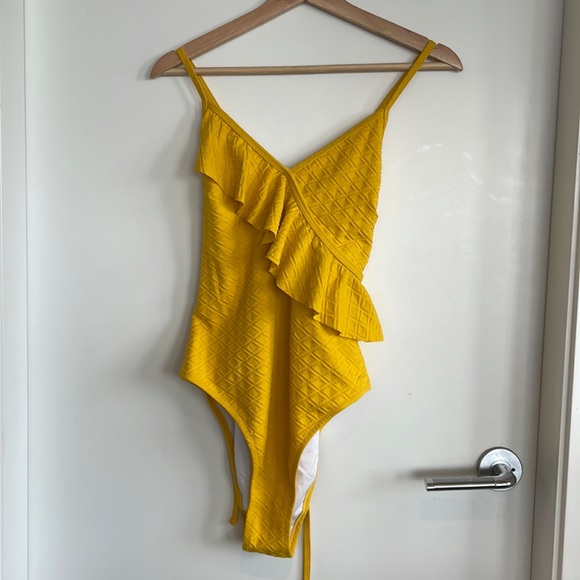 Other - Yellow Ruffle One piece - BNWT Cupshe